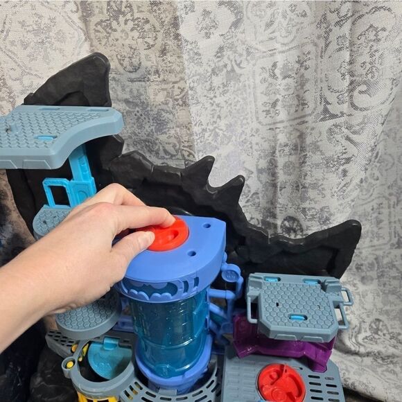 2 Imaginex Batman Playsets Bat Tech Bat Cave and Wayne Manor Bat Cave light up - Picture 6 of 16